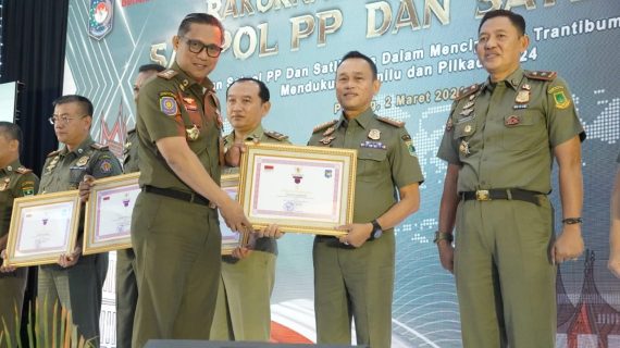 Satpol PP Paser Terima Karya Bhakti
