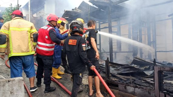 Kebakaran! Empat Rumah Hangus di Margomulyo