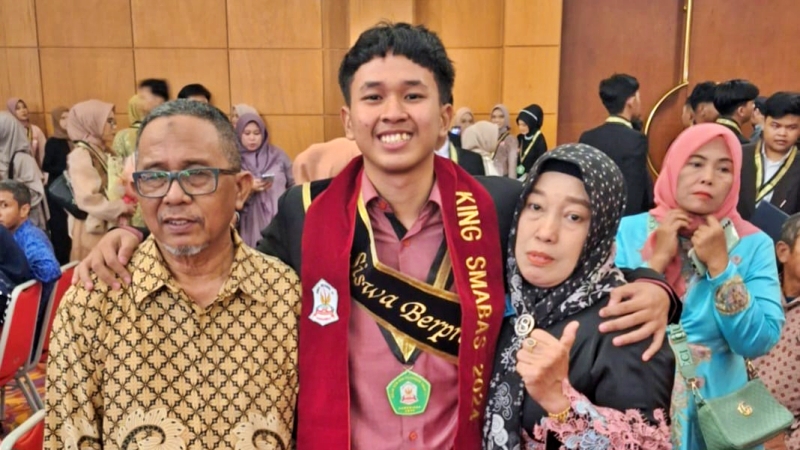 Ahmad Fauzan dan orangtuanya