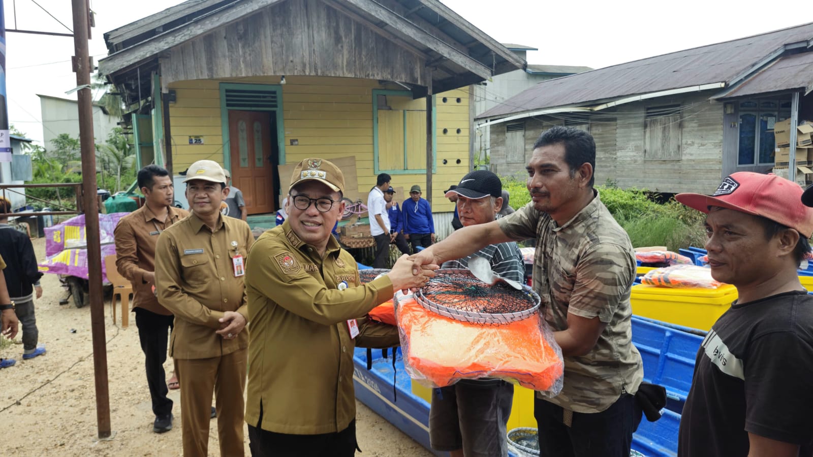 Penyerahan bantuan nelayan