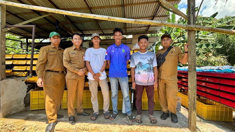 Dinas Perikanan PPU Serahkan Bantuan Apartemen Kepiting