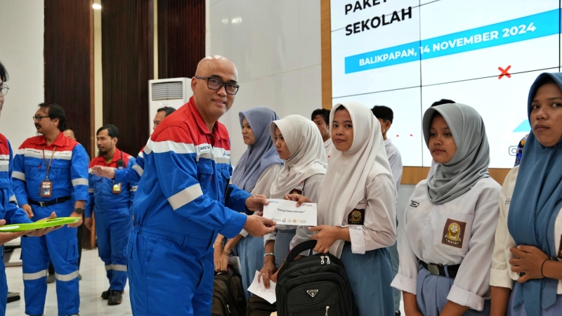 KPI Salurkan 150 Paket Sekolah untuk Siswa Balikpapan