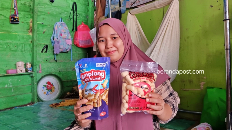 Mencicipi Amplang Bandeng Khas Poklashar Citra Laut