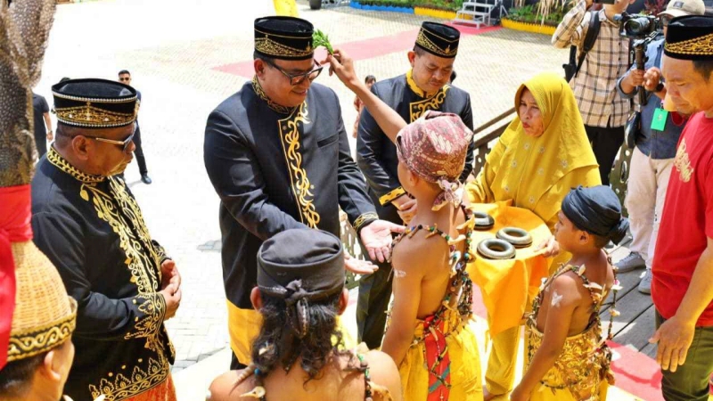 Zainal Arifin Tutup Festival Belian Adat Paser Nondoi 2024