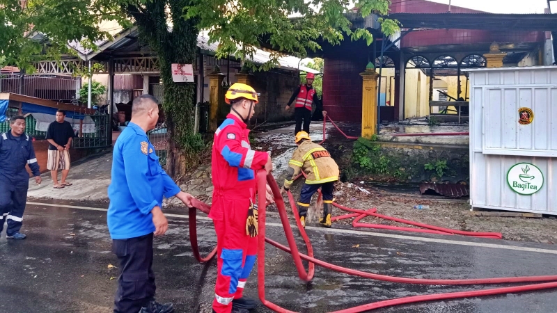 Dua Rumah di Balikpapan Tengah Ludes Terbakar Senin Subuh