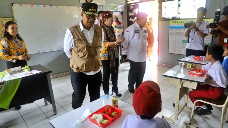 Pj Gubernur Kaltim Tinjau Simulasi Program MBG di Kubar