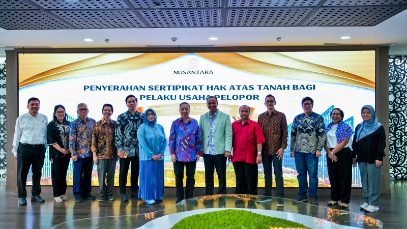 Otorita IKN Serahkan Sertifikat Tanah kepada Pelaku Usaha