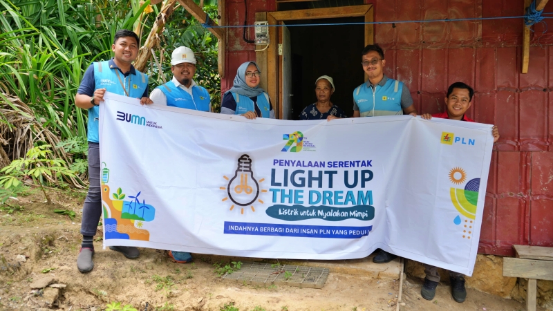 PLN UID Kaltimra Terangi 246 Keluarga Prasejahtera LUTD