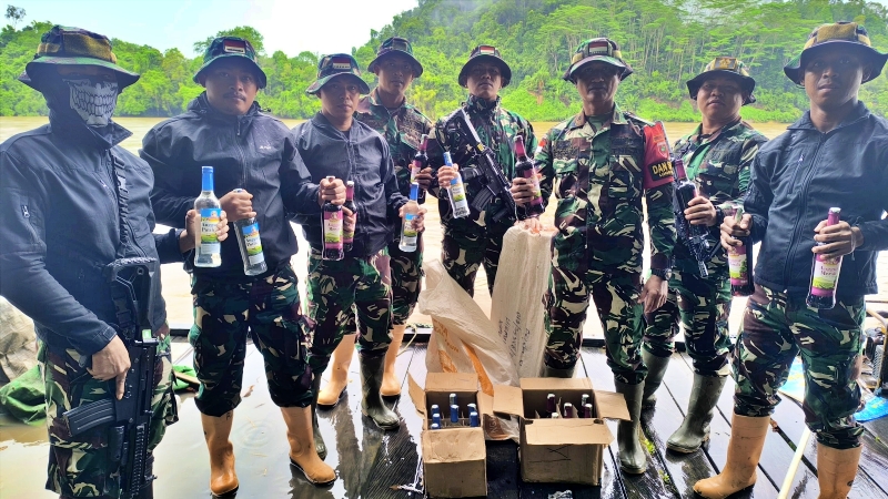 Puluhan Botol Miras Anggur Diselundupkan di Perbatasan