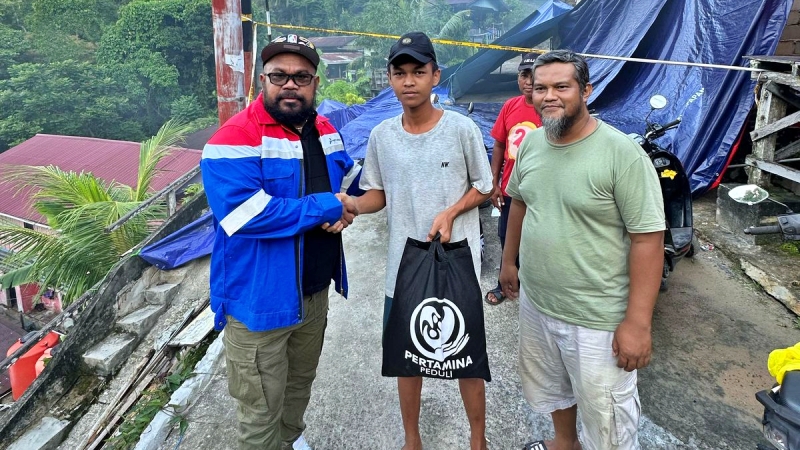 KPI Unit Balikpapan Beri Bansos Korban Longsor di Prapatan