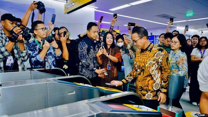 Menhub Luncurkan QRIS Tap, Dorong Digitalisasi Transportasi