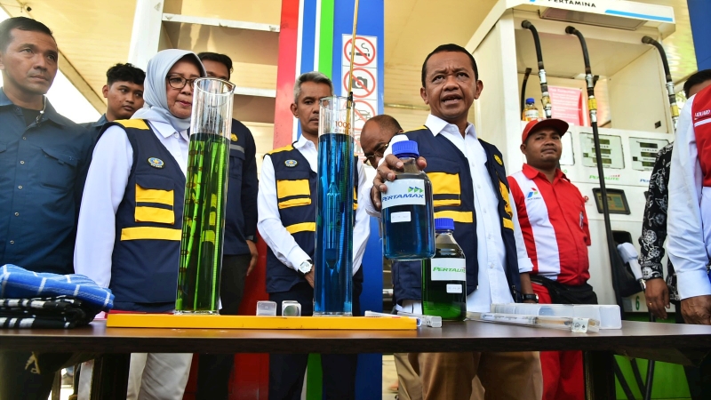 Bahlil Perintahkan Bangun Enam SPBUN untuk Nelayan Maluku