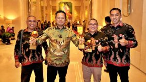 Gubernur Kaltim Terima Top BUMD Awards 2025, Ini Harapannya