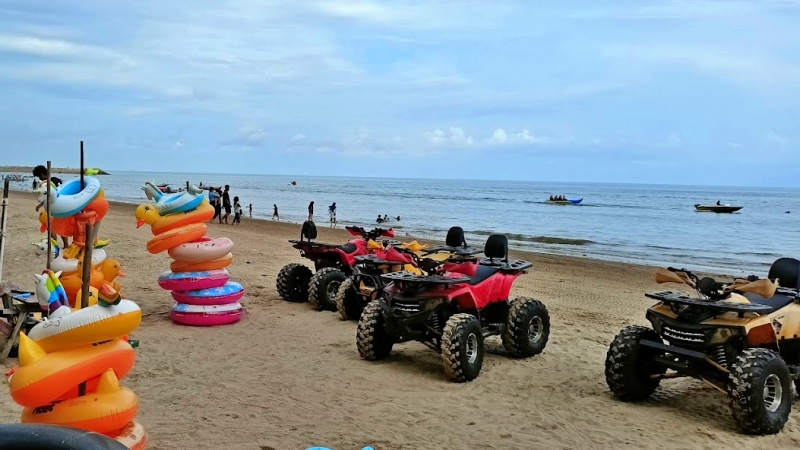 Libur Lebaran Usai, Pantai Manggar Tetap Jadi Unggulan