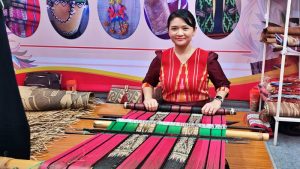 Sulam Tumpar dan Ulap Doyo Kutai Barat di Kaltim Fair 2025