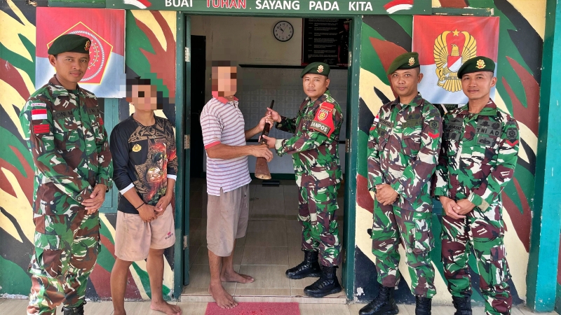 Warga Nunukan Serahkan Senjata Api Rakitan Sukarela ke TNI