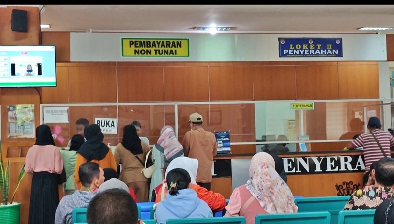 Warga Padati Samsat, Manfaatkan Pemutihan Pajak Kendaraan