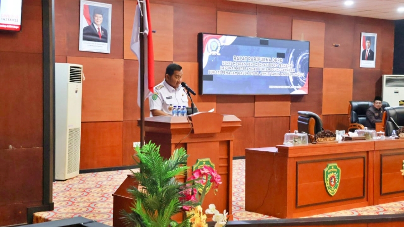 Bupati Mudyat Noor memberikan sambutan pada Rapat Paripurna DPRD PPU.