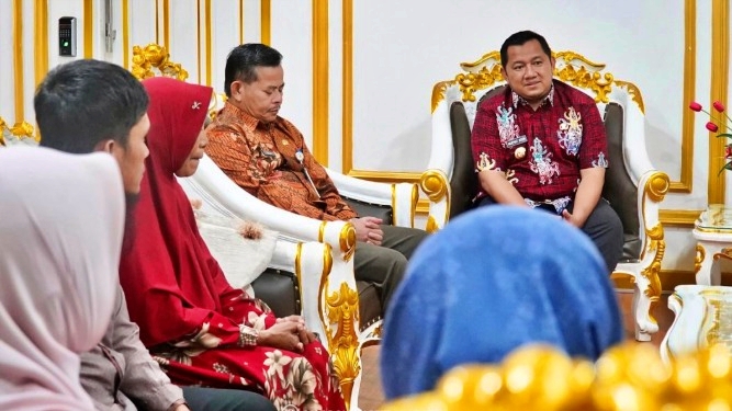 Bupati Serahkan Santunan untuk Keluarga Korban KMP Muchlisa