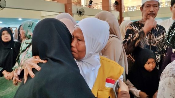 Calhaj Kloter 1 Dilepas, Wali Kota Ingatkan Jaga Kekompakan