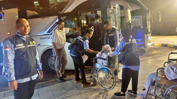 Gelombang II Jemaah Haji 2025 Dimulai, Jemaah Tiba di Jeddah