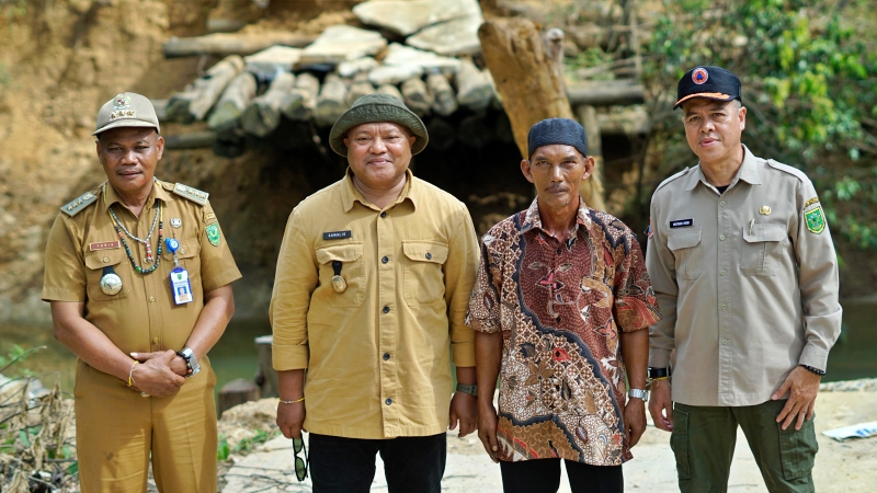 Jembatan Kampung Panaan dan Kampung Mapulu rusak parah. Warga terisolasi. Kerusakan terjadi akibat banjir pada April lalu. Pemkab Berau prioritaskan perbaikan.