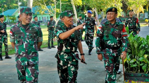 Kasdam VI/Mulawarman Kunjungi Pamtas Yonarmed 11 Kostrad