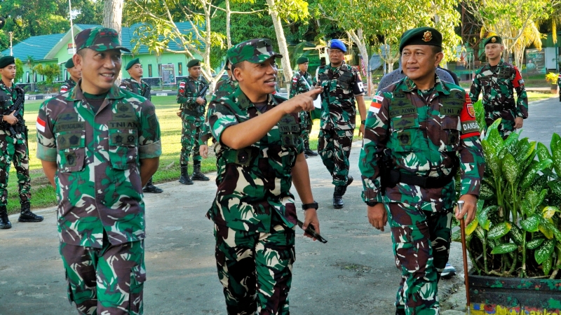 Kasdam VI Mulawarman Kunjungi Pamtas Yonarmed 11 Kostrad