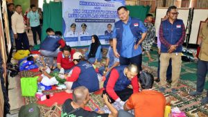 Perempuan Inspirasi Nusantara (PIN) bekerja sama tim medis "Perkutut Hunter’s" dari RSUD Ratu Aji Putri Botung menggelar khitanan massal untuk anak-anak Sotek.