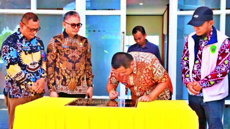 Bupati PPU Mudyat Noor S meresmikan Gedung Kantor Lurah Jenebora yang baru