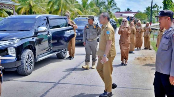 Bupati Paser Tinjau Proyek Jalan dan Air Bersih di Lori