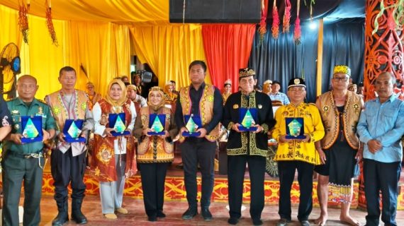 Festival Bekudung Batiung Angkat Budaya Tumbit Dayak Berau