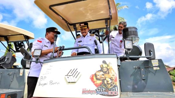 Wabup PPU Serahkan Rotavator, Dorong Swasembada Pangan