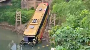 Bus Pulau Indah Jaya Terjun ke Sungai Busui, Makan Korban