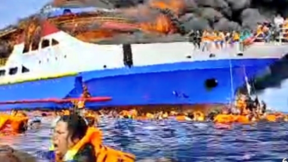 Detik-detik KM Barcelona Terbakar, Korban Jiwa Ditemukan