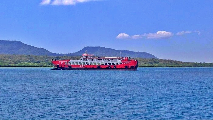 Kapal Feri Tenggelam di Selat Bali Ternyata dari Balikpapan