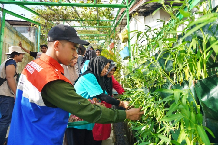 Mitra Binaan KPI Unit Balikpapan Lakukan Urban Farming