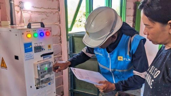 PLN Hadirkan Listrik Energi Surya ke Sekolah di Mahakam Ulu
