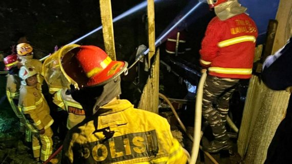 Polda Kaltim Tanggap Cepat Bantu Kebakaran di Klandasan Ilir
