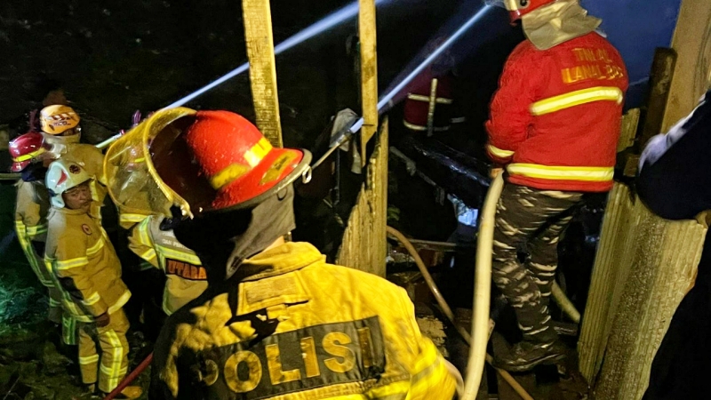 Polda Kaltim Tanggap Cepat Bantu Kebakaran di Klandasan Ilir