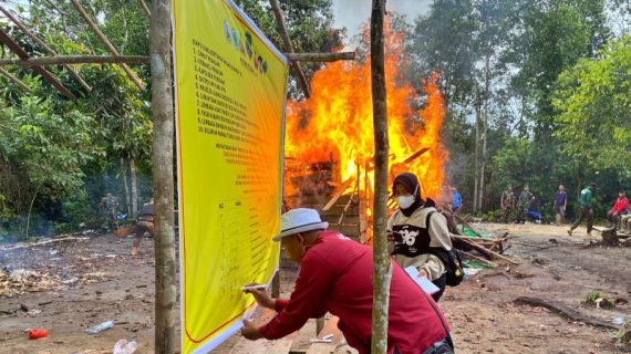 Tim Gabungan Bongkar Arena Sabung Ayam dan Dadu di Penajam