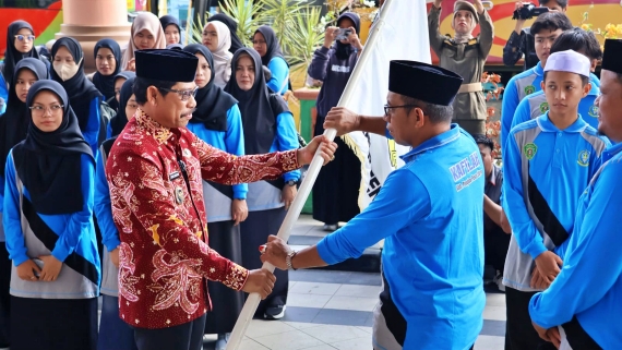 Waris Muin Lepas Kafilah MTQ PPU, Harap Ukir Prestasi