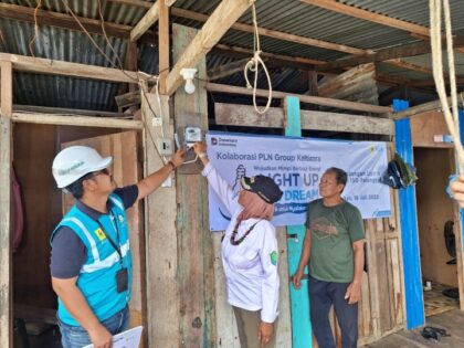 Bahagianya 150 Keluarga Prasejahtera Terima Listrik Gratis