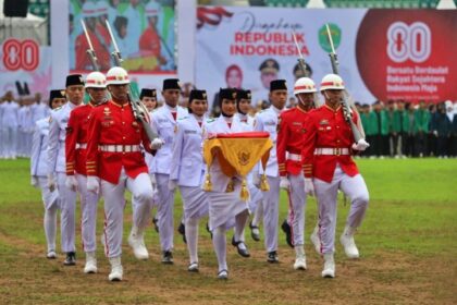 Firda Arrum, Putri Berau Pembawa Baki Bendera Merah Putih