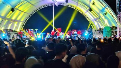 Guyon Waton Ambyarkan Penonton Merah Putih Fest Pantai BSB