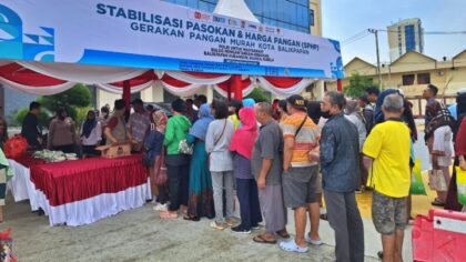 Polda Kaltim Salurkan Beras Murah di GPM Polresta Balikpapan