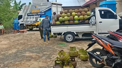 Warga Mentawir Buru LPG 3 Kg di Operasi Pasar Murah