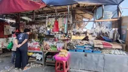 Aktivitas jual beli di Pasar Sepinggan berjalan normal usai kebakaran pada 31 Juli 2026 lalu. (Berandapost.com)